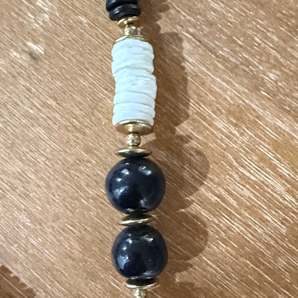 Vintage 1980 Lee Sands Graphic Tiger Face Beaded Necklace in Black, White & Gold - Picture 4 of 5